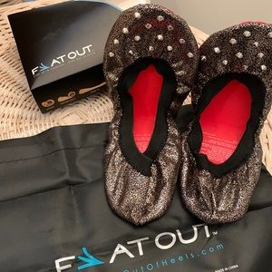 Gorgeous fold up all occasion flats